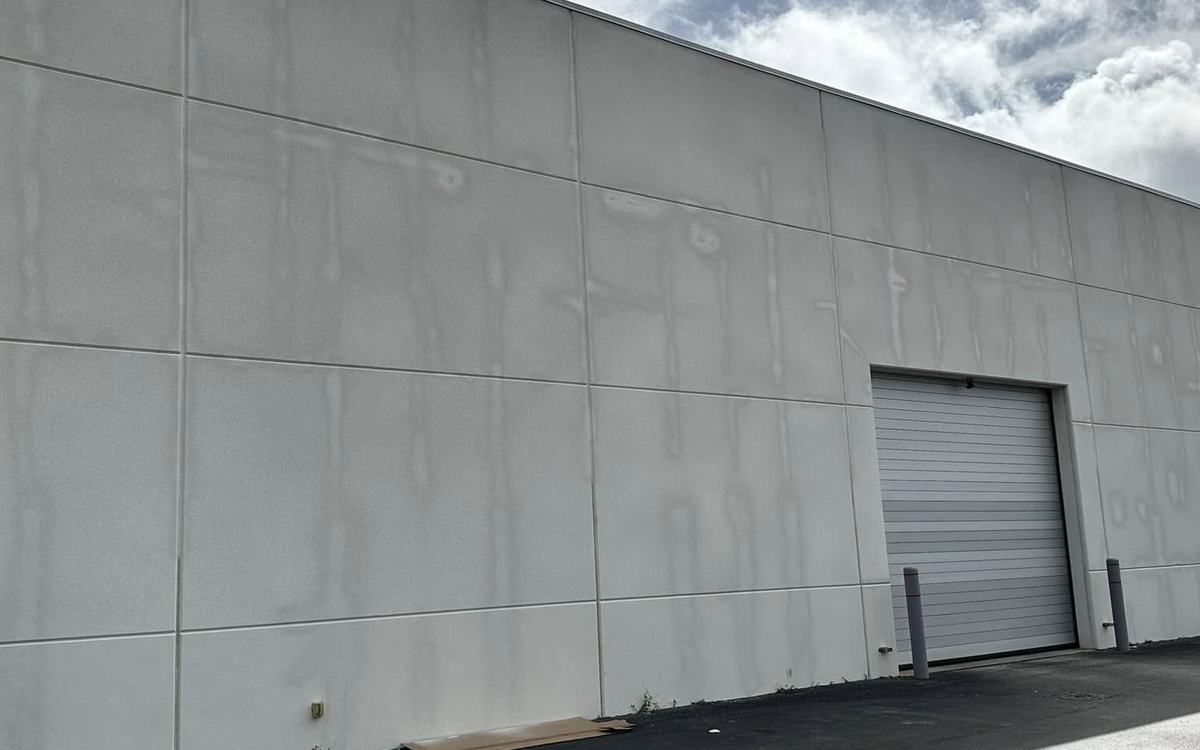 Long commercial wall after coating