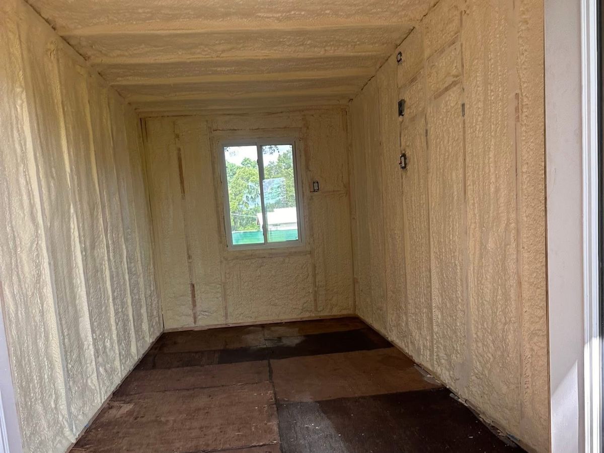 Small structure fully insulated with spray foam