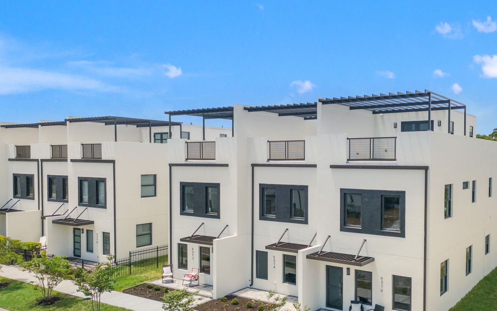 Finished townhouse block at Latitudes in the Park